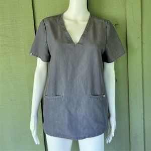 FIGS Livingston Gray Chambray Casma Three-Pocket Scrub Top Medium M